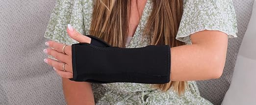 Carpal Tunnel Wrist Brace Night Support with Splint Stabilizer & Palm Cushion, Adjustable and Fits Both Hands, Helps Relieve Tendinitis Arthritis Pain when Sleep, Reduces Recovery Time for Men Women