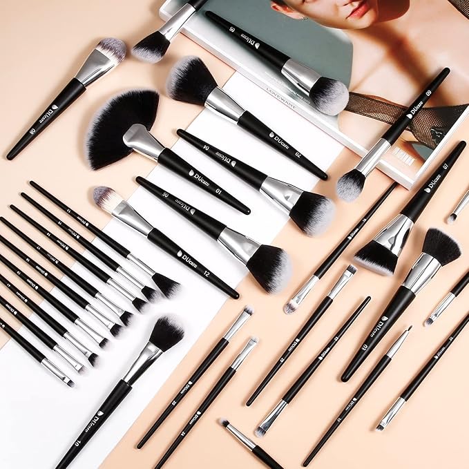 DUcare 32Pcs Makeup Brush Set, Black Kabuki Foundation Blending Brushes, Professional Face Eye Makeup Kit with Fan Concealer Contour Eyeshadow Brushes for Liquid Cream Powder